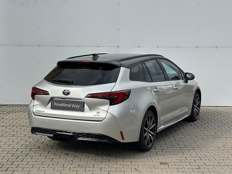 Toyota Corolla 1.8 HSD e-CVT GR Sport - fotka 2 z 28