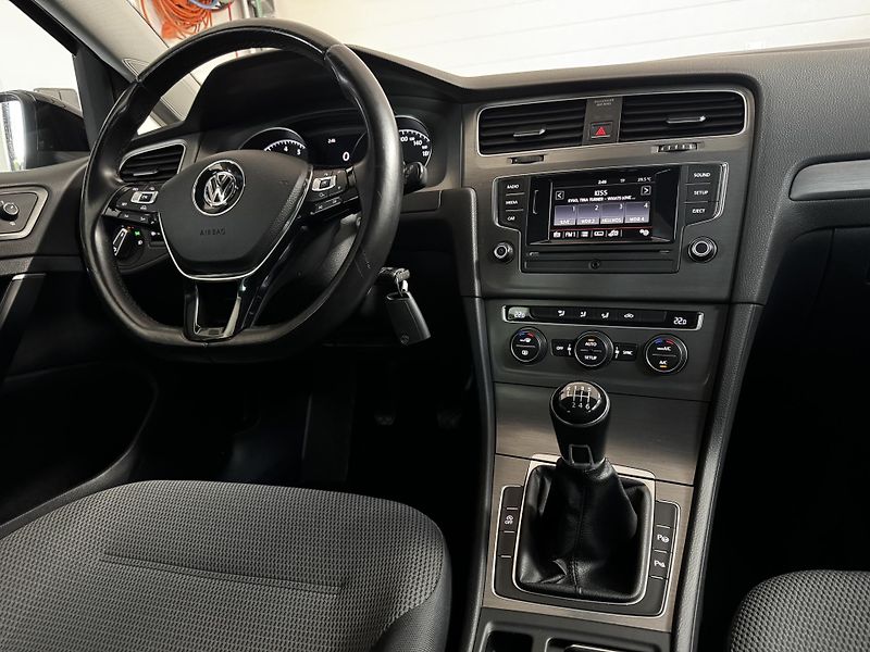 Volkswagen Golf (2013) Variant 1.4 TSI 90 KW  - fotka 11 z 23