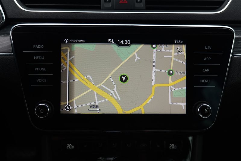 Škoda Superb TDI 110 kW Kůže Matrix Canton - fotka 26 z 38