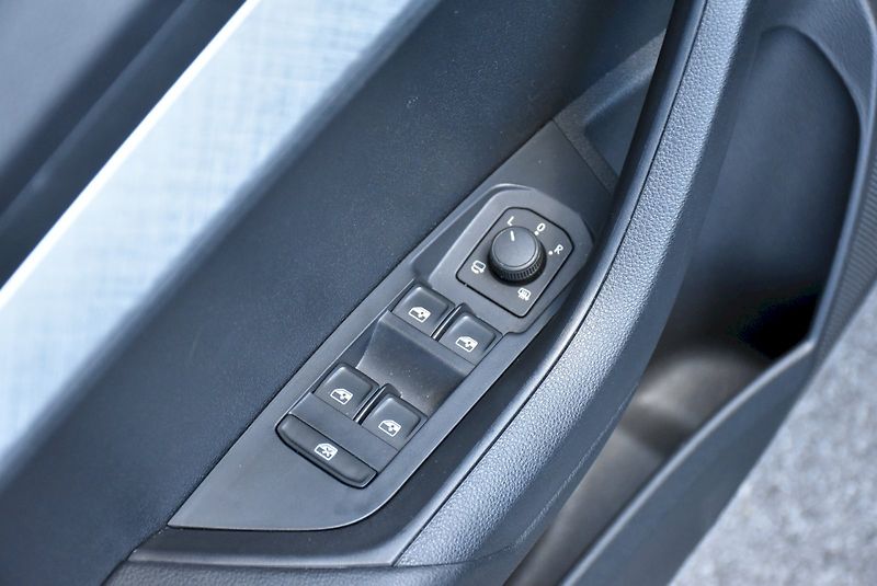 Škoda Karoq (2024) Selection 1.5 TSI DSG - fotka 33 z 33