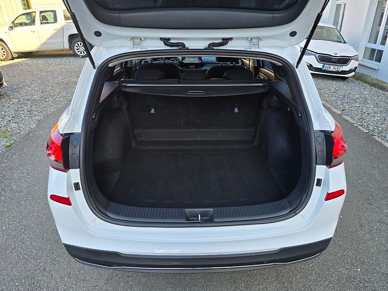 Hyundai i30 1.6CRDi COMFORT LED KAMERA NAV - fotka 36 z 39