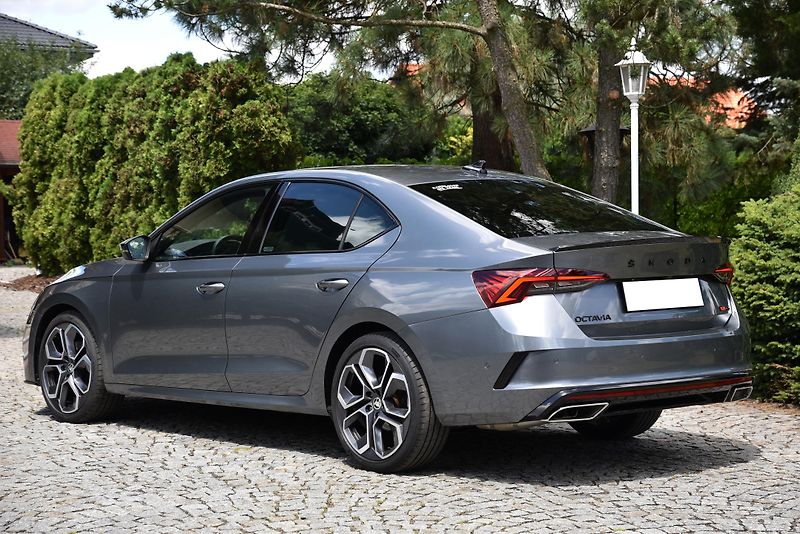 Škoda Octavia RS 2.0 TDI 147 kW DSG 4X4, ČR - fotka 4 z 50