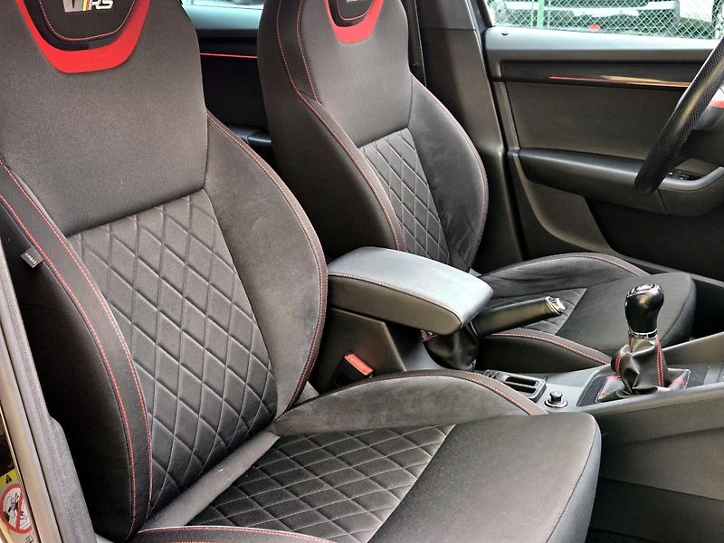 Škoda Octavia TDi RS,CEBIA *SERV.KNÍŽKA*  - fotka 29 z 48