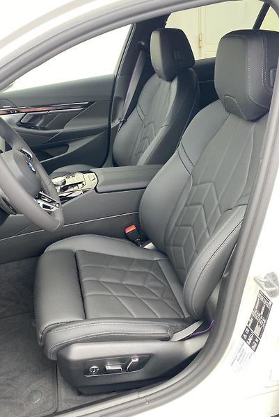 BMW Řada 5 540d xDrive Touring - fotka 5 z 10