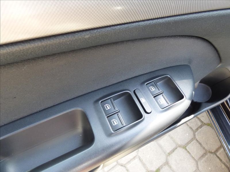 Škoda Octavia 1,6 TDI DSG, Xenon, Digi Klima - fotka 12 z 49