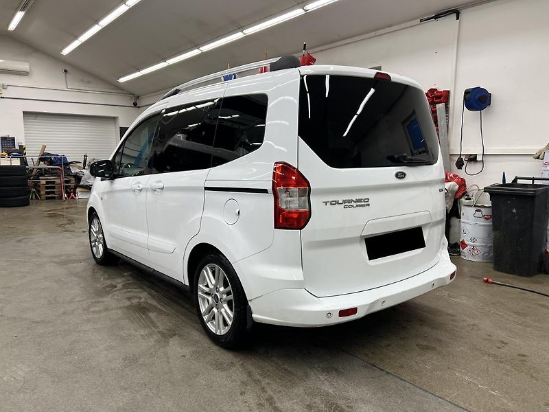 Ford Tourneo Courier 1.0 ECOBOOST 74kW - fotka 4 z 16