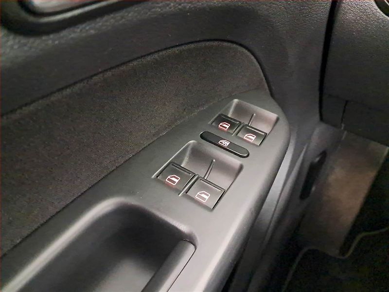 Volkswagen Touran (2007) 2.0 TDI, Automat, po STK - fotka 18 z 18
