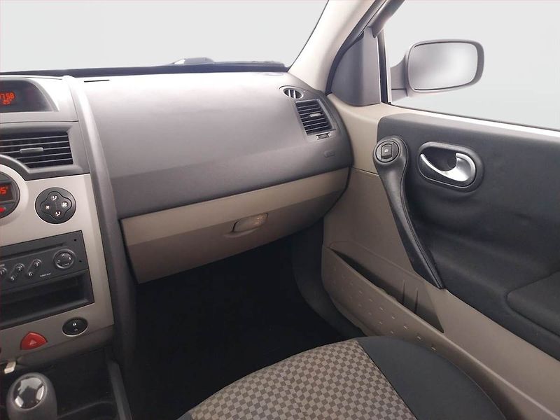 Renault Mégane (2003) 1.6 16V , Klima - fotka 8 z 17