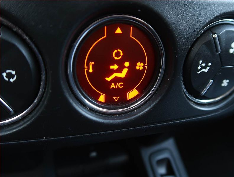 Citroën C-Elysée (2013) Exclusive 1.6 HDi, udržované - fotka 15 z 18