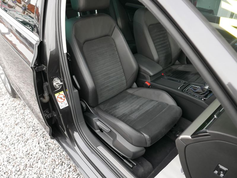 Volkswagen Passat 1,4 TSI GTE REZERVACE - fotka 26 z 44