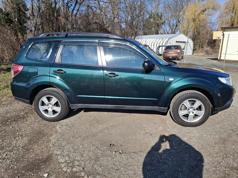 Subaru Forester 2.0 110 kw 4x4 Rezervace - fotka 2 z 38