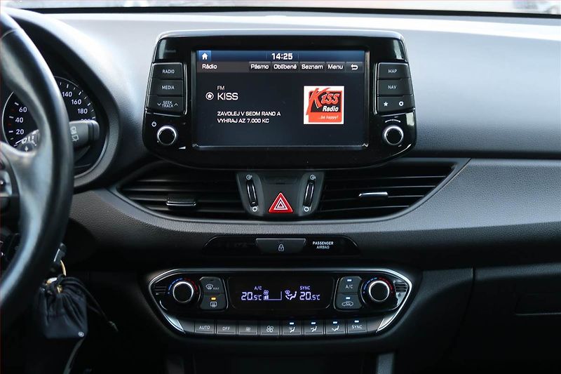 Hyundai i30 (2019) Style 1.4 T-GDI, Automat - fotka 12 z 19