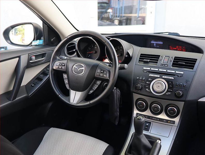 Mazda 3 (2010) 1.6, Tempomat, Vyhř. sedaček - fotka 7 z 16