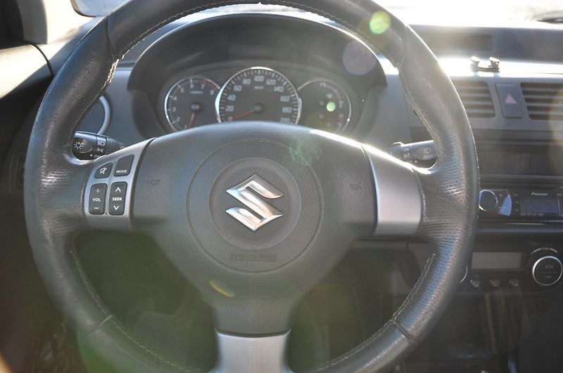 Suzuki Swift 1.3i 68kW - fotka 5 z 16