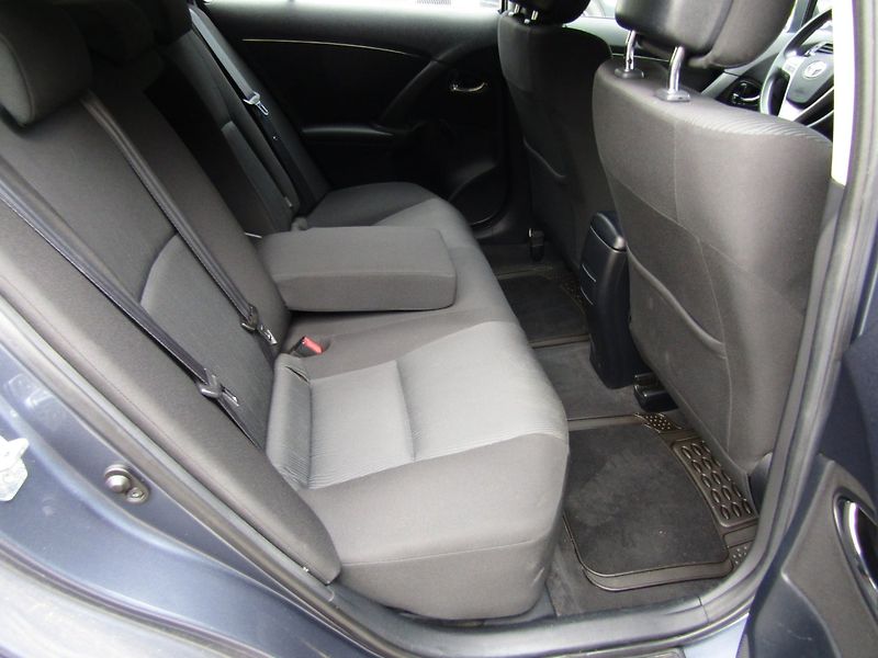 Toyota Avensis (2010) 1.6 16V  97kW  ZIMNÍ PNEU - fotka 25 z 37