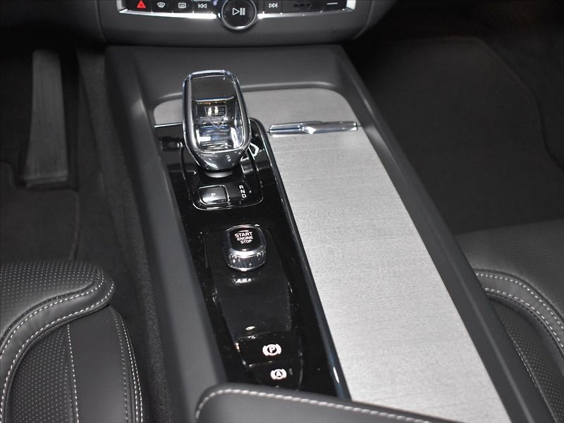 Volvo XC60 2,0 T8 AWD Ultra B&W,Panorama - fotka 15 z 29
