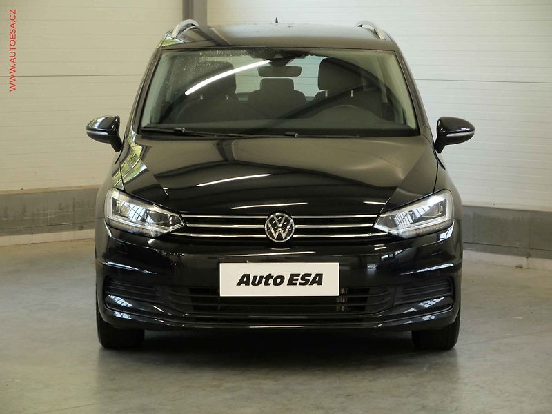Volkswagen Touran (2022) 2.0TDi, LED, navi, kamera - fotka 2 z 22