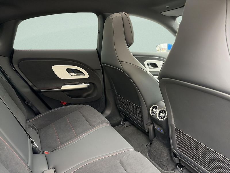 Mercedes-Benz CLA 250+  EQ - fotka 14 z 15
