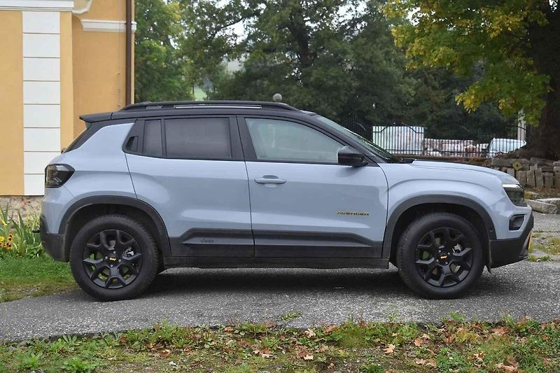 Jeep Avenger dobře poslouží menším rodinám, které nechtějí jezdit vždy jen po silnici.
