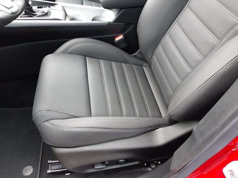 Alfa Romeo Tonale (2023) 1,3 PHEV 280 PS  Veloce - fotka 31 z 48