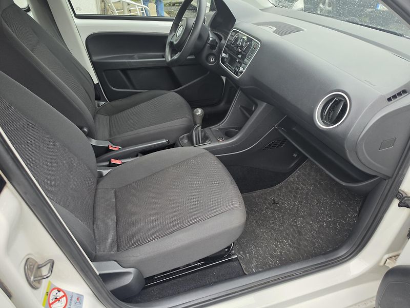 Volkswagen up! 1.0 i - fotka 7 z 11