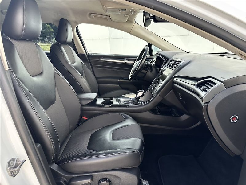 Ford Mondeo 2,0 TDCi Navi Kamera Kůže LED - fotka 29 z 40