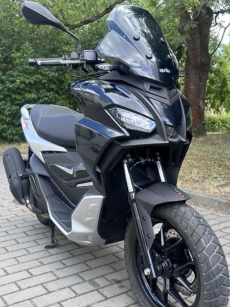 Aprilia SR GT 200 (2023) Prodám skútr Aprilia SR GT 200 - fotka 3 z 5