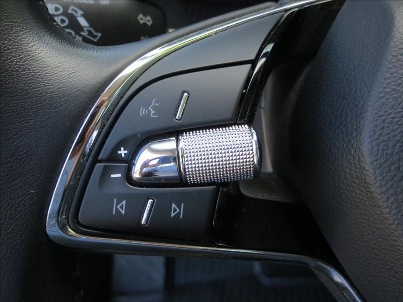 Škoda Octavia 2,0 TDI Ambition Combi ČR - fotka 19 z 24