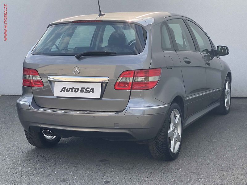 Mercedes-Benz Třídy B (2009) 1.7i B170, AC, park.čidla - fotka 4 z 15