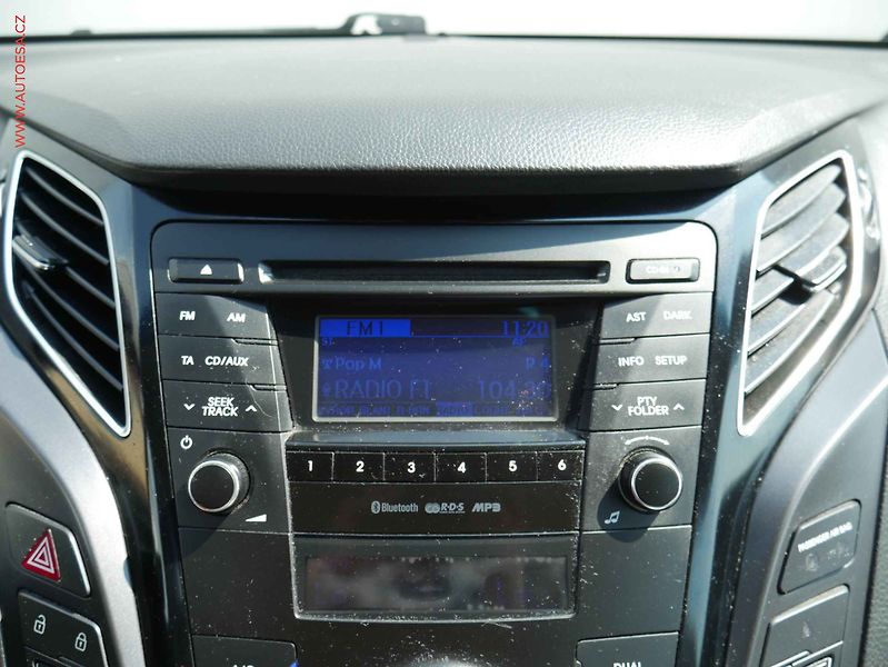 Hyundai i40 (2012) 1.7CRDI, ČR, AC, výhřev sed. - fotka 15 z 20