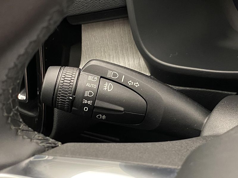 Volvo XC40 B4 DARK ULTIMATE AUT CZ - fotka 22 z 56