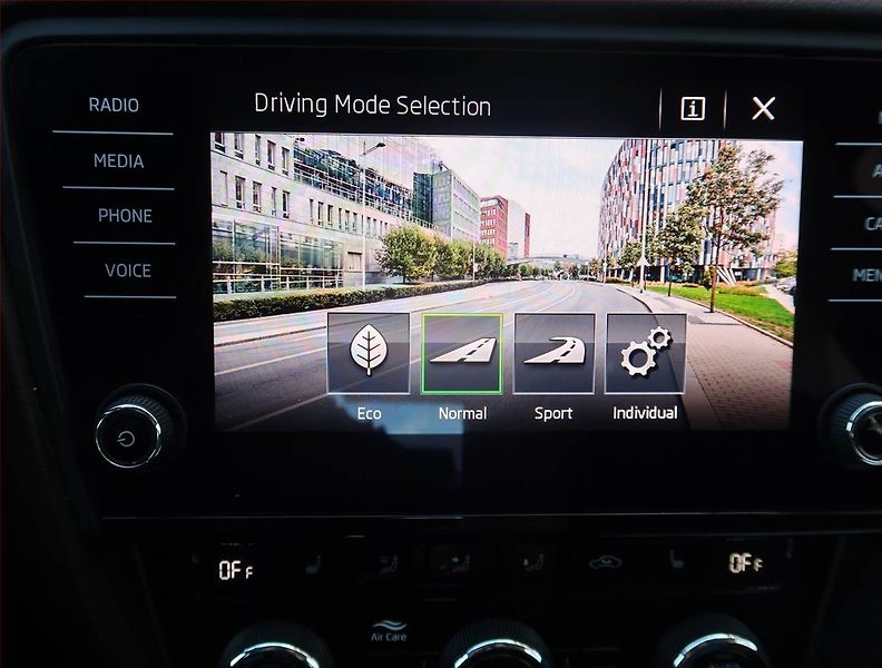 Škoda Octavia (2018) Laurin&Klement 1.4 TSI - fotka 22 z 24