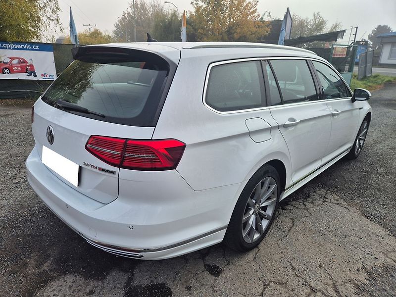 Volkswagen Passat Variant 2,0 BiTDI 176 kW R-lin - fotka 5 z 26