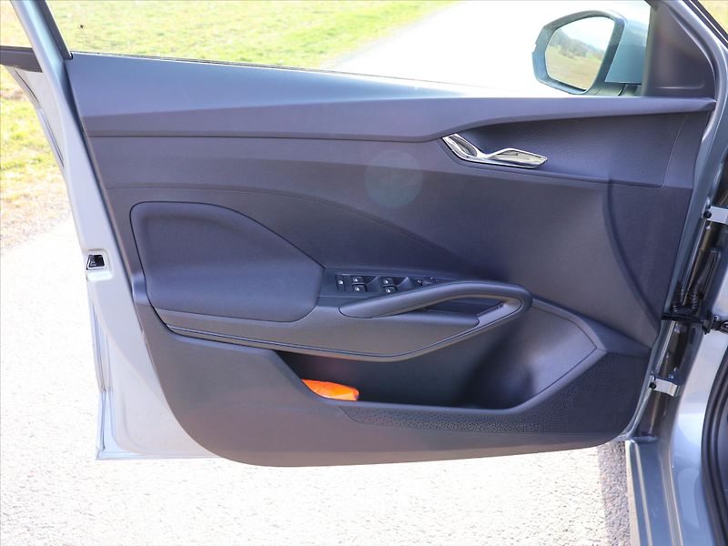 Škoda Fabia 1,0 TSi DSG Edice 130let DPH - fotka 11 z 40