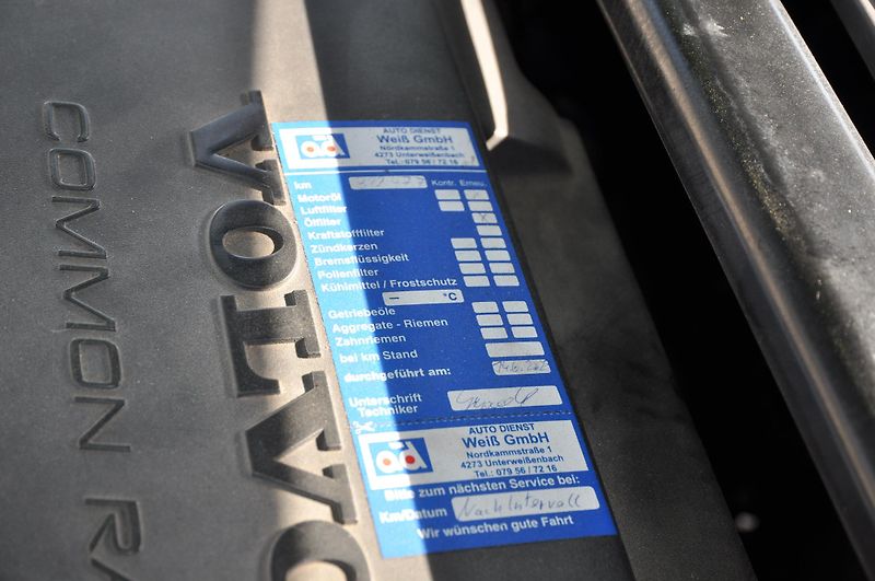 Volvo XC70 D5 120kW 4x4 A/T - fotka 11 z 17