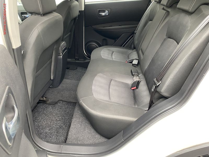 Nissan Qashqai (2012) 1.6dCi, Acenta, panor - fotka 10 z 16