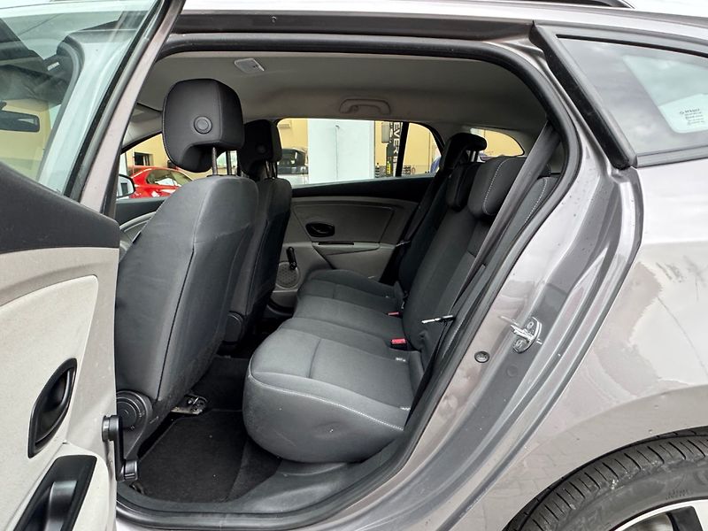 Renault Mégane (2011) 1.6 16V - fotka 11 z 29