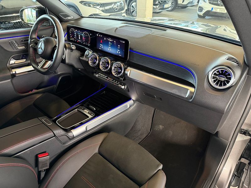 Mercedes-Benz GLB 200d AMG - fotka 19 z 21