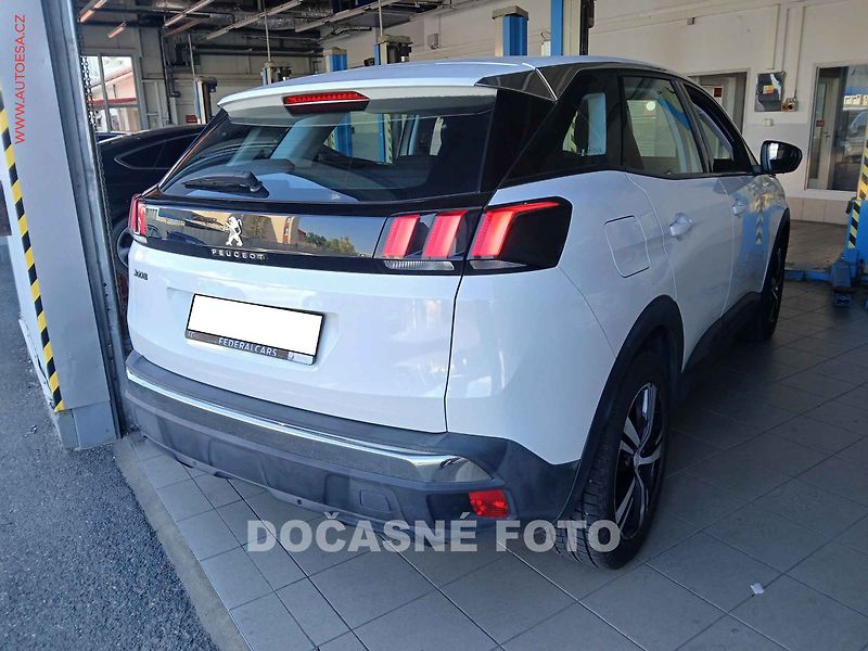 Peugeot 3008 (2018) 1.2i, 1.maj,ČR, Active - fotka 2 z 3