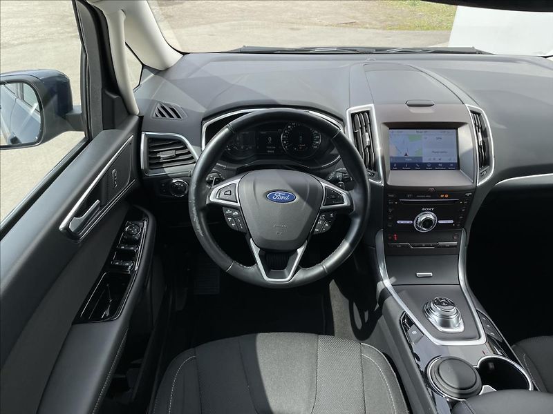 Ford S-MAX 2,0 EcoBlue AWD A8 Titanium TZ - fotka 7 z 23
