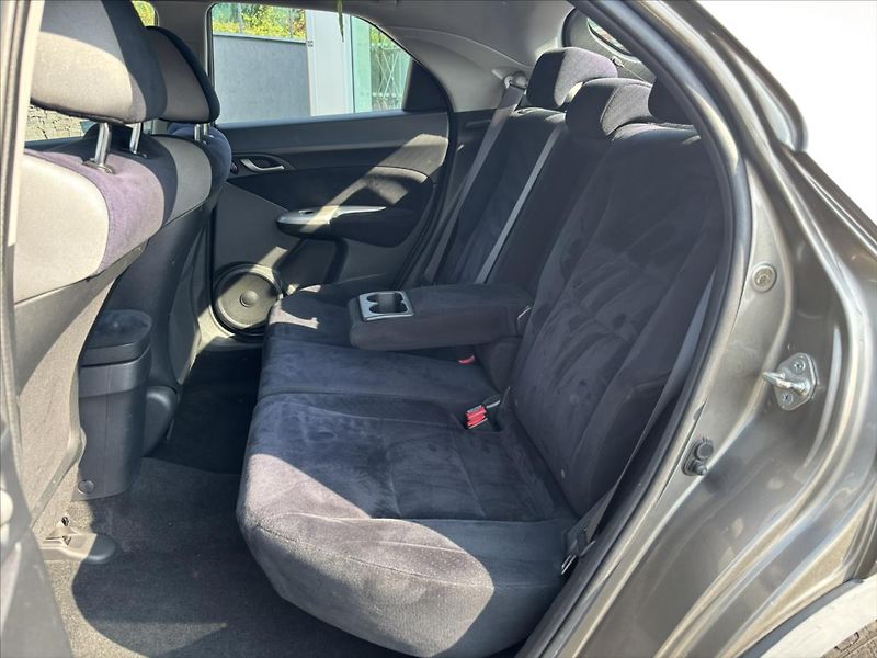 Honda Civic 1,8 V-Tec 103kW 1.ČR SERVISKA - fotka 12 z 31