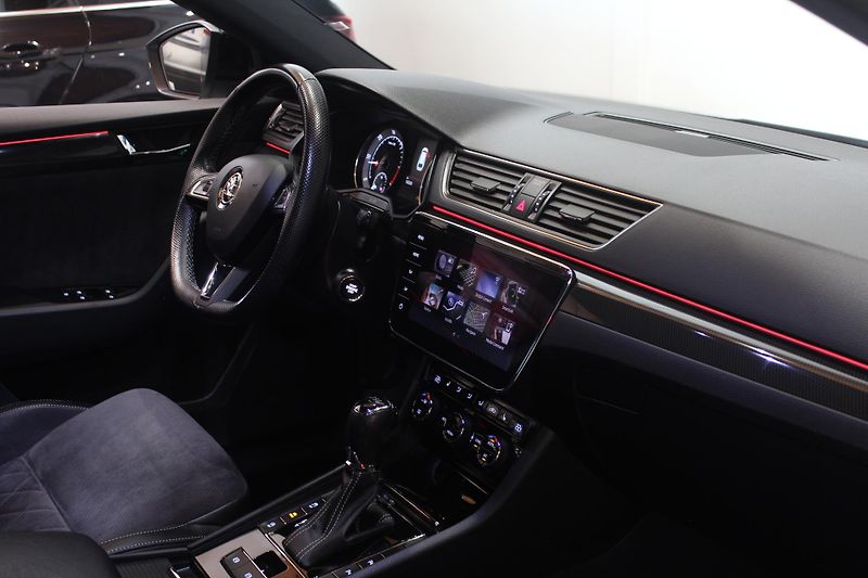 Škoda Superb (2017) 2.0TDI DSG Sport-Line Tažné - fotka 23 z 39