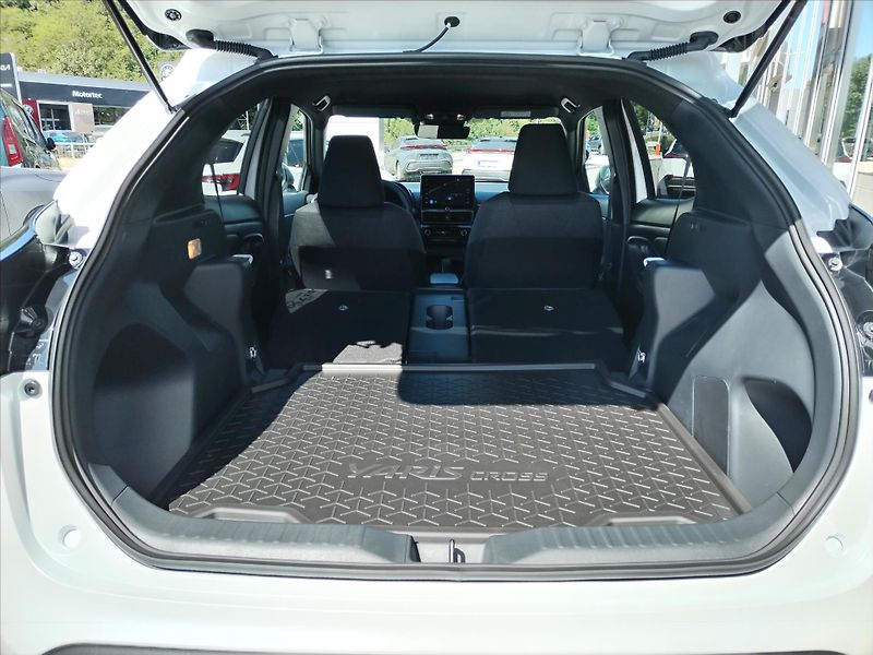 Toyota Yaris Cross 1,5 HEV e-CVT  STYLE FWD 116k - fotka 12 z 12