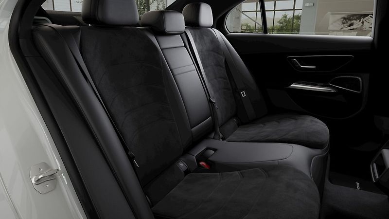 Mercedes-Benz Třídy E (2026) 300 de 4MATIC s EQ Linie AMG - fotka 10 z 11