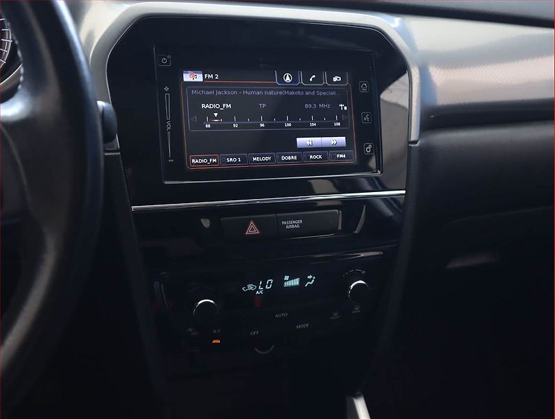Suzuki Vitara (2016) 1.6 VVT, 4X4, Serv.kniha - fotka 12 z 19
