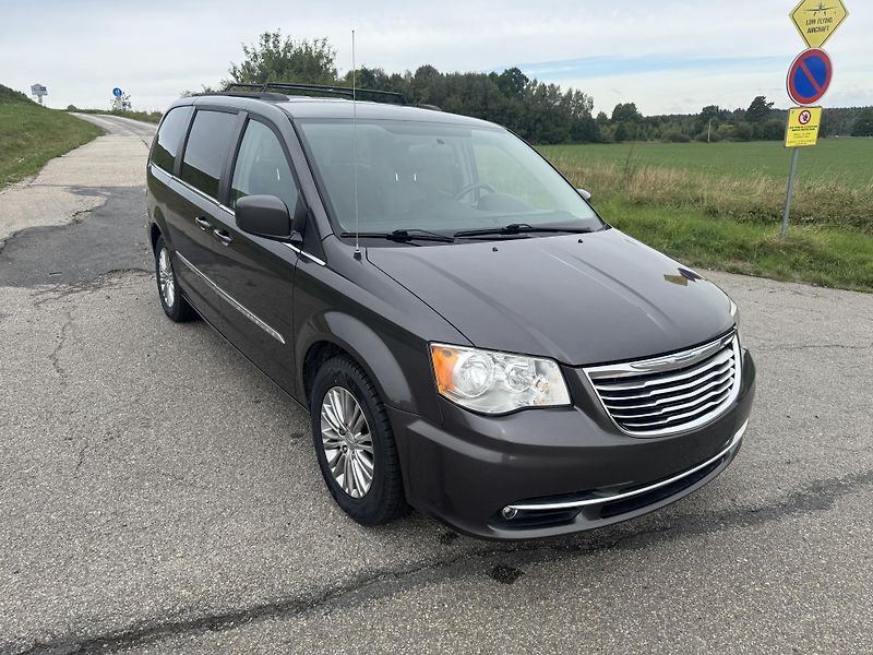 Chrysler Town & Country (2016) 3.6 V6 DOL. KM,SERVSNI KN - fotka 11 z 31