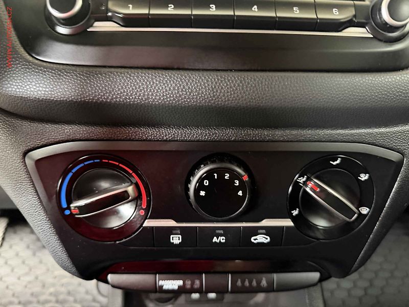 Hyundai i20 (2019) 1.2i, 1.maj,ČR, AC - fotka 14 z 16