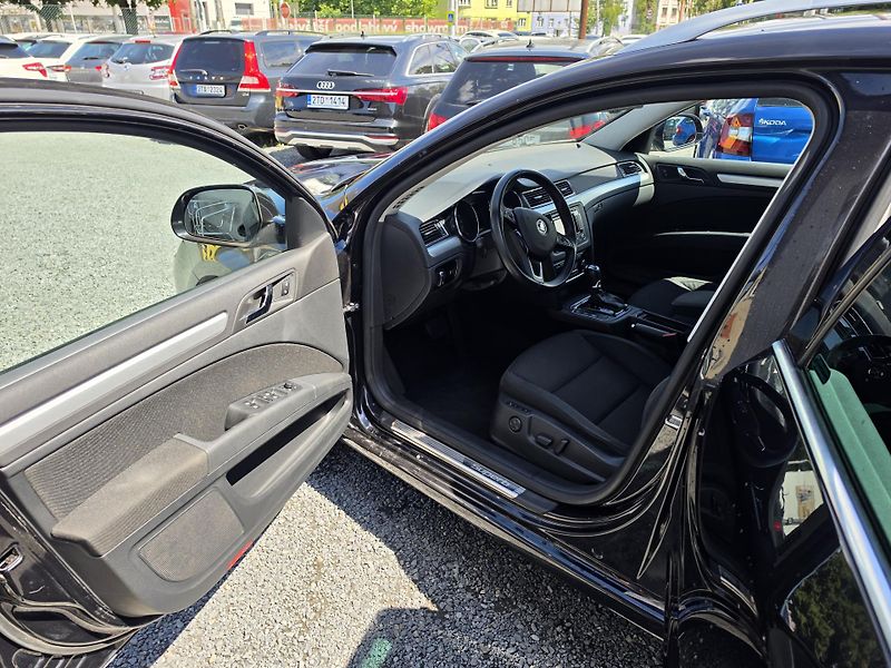 Škoda Superb 2.0 TDi DSG TZ Xenon - fotka 19 z 21