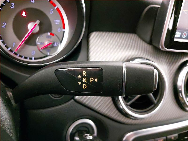 Mercedes-Benz GLA (2014) 220 CDI 4MATIC, 4X4 - fotka 20 z 24