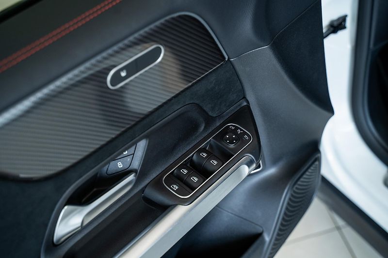 Mercedes-Benz GLB (2025) 200 d 4M/AMG/ESP/MULTIBEAM/TOP - fotka 8 z 19